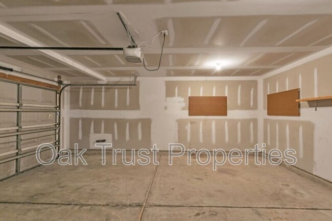 Building Photo - 438 Green Park Ln