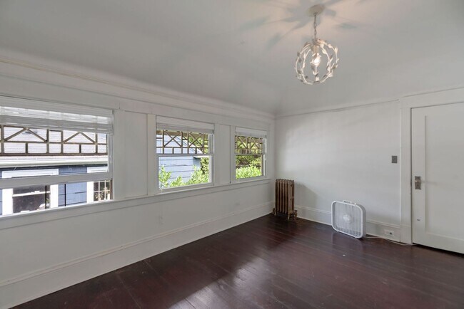 Building Photo - Big Charm in Madison Valley 4 bd 3 ba