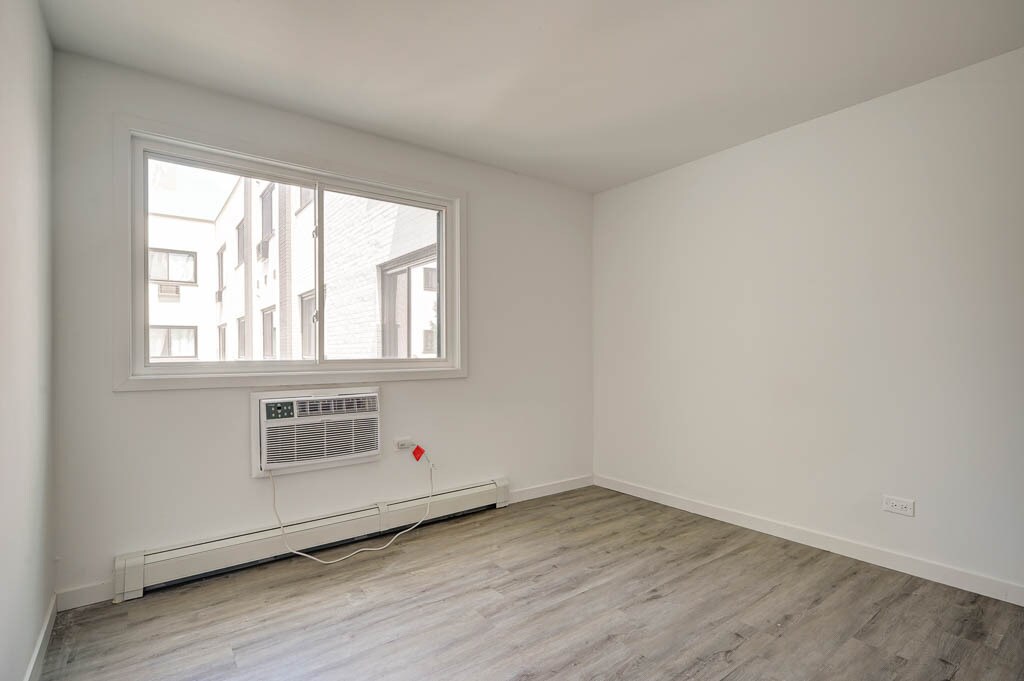 Building Photo - 7620 N Sheridan Rd