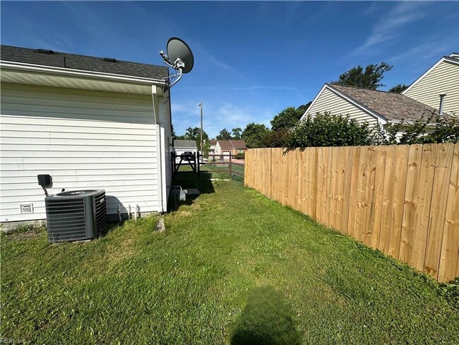 Building Photo - Lovely Ranch in Grassfield School District!