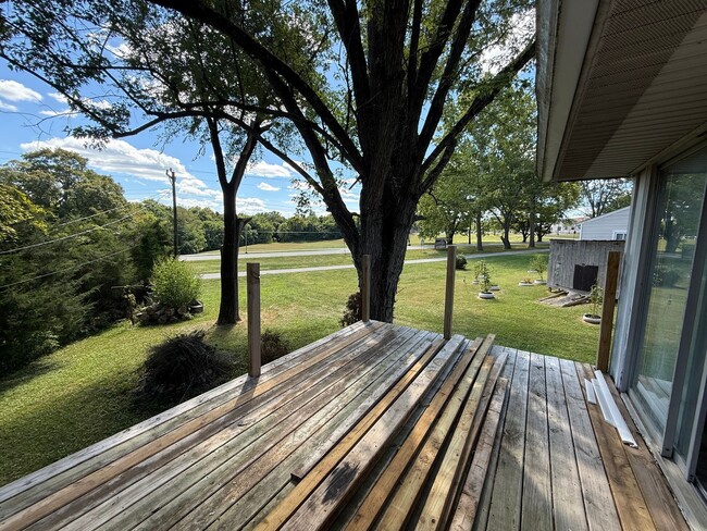 Building Photo - 213 Poplar Dr