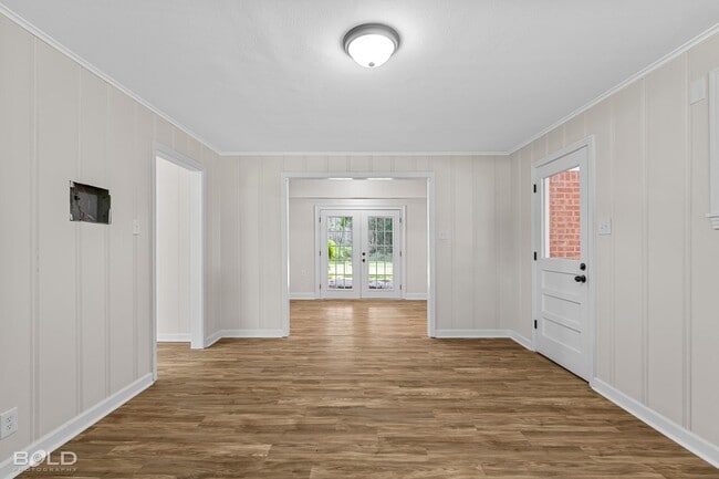 Building Photo - 6119 Bradford Dr