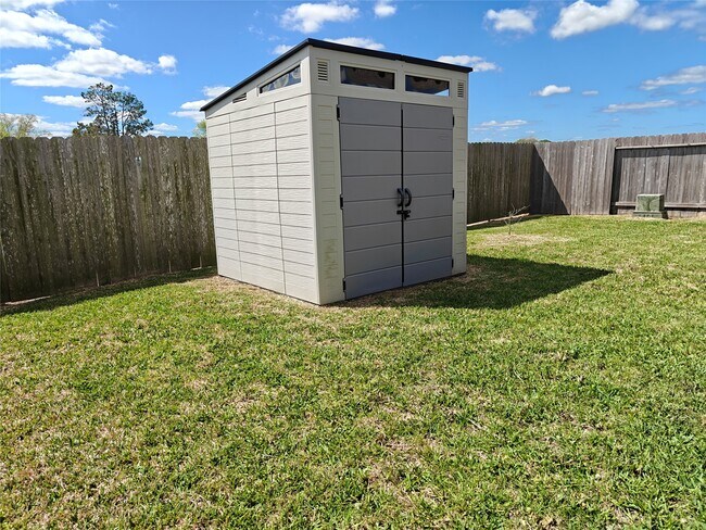 Building Photo - 1731 Gray Hawk Dr