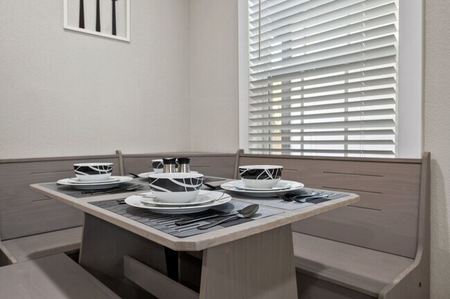 Building Photo - 826 Dalworth St