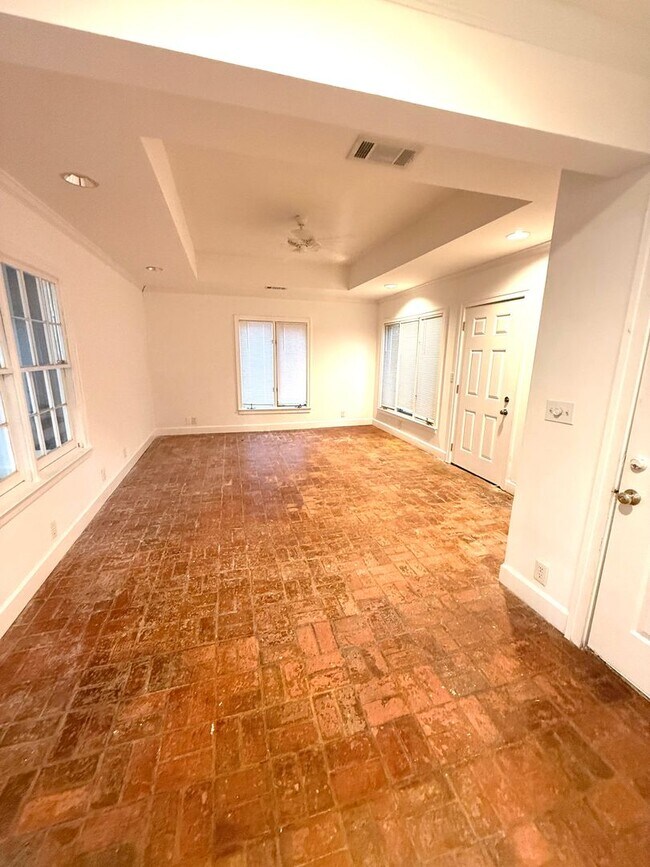 Building Photo - ** 4 Bed 2.5 Bath Located in Ridgefield** Call 334-366-9198 to schedule a self tour