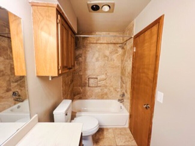 Building Photo - 213 Woodbridge Cir
