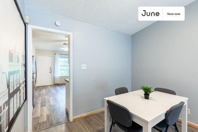 Building Photo - 5402 Brompton Cir