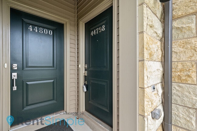 Building Photo - 44798 Tiverton Sq