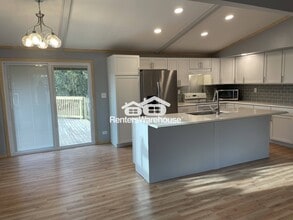 Building Photo - 684 Baker Rd