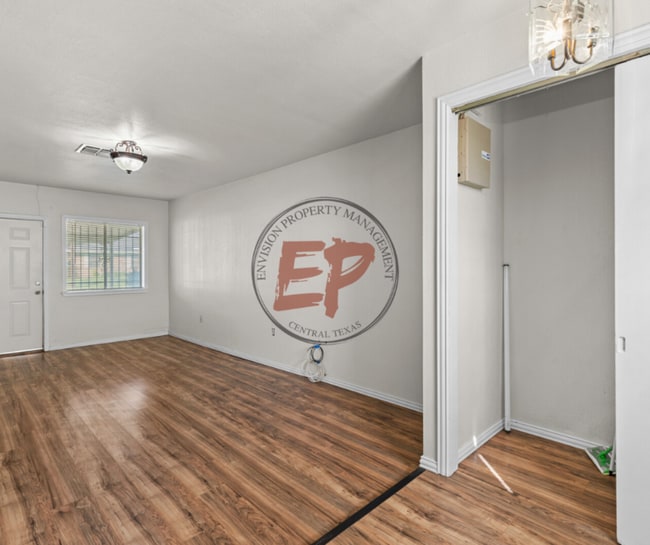 Building Photo - 2017 Broadway St