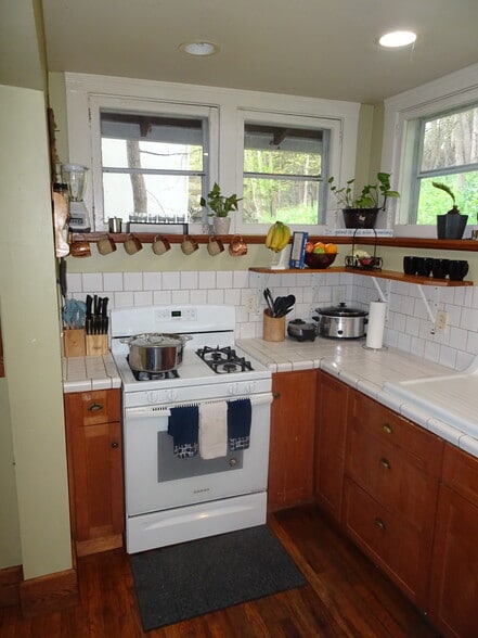 Building Photo - 718 Cliff St