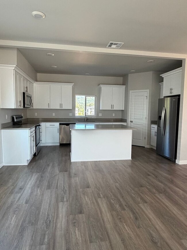 Building Photo - Newer Home in Crestview Crossing - Ideal Newberg location & a Neighborhood Park!