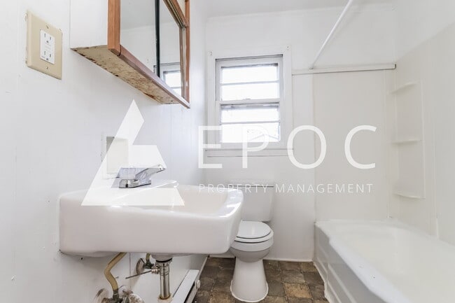 Building Photo - 507 Cox Ave