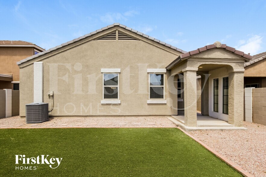 Building Photo - 2635 W Tamarisk Ave