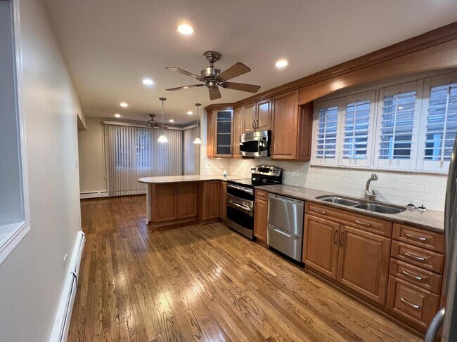 Building Photo - 9533 Schiller Blvd