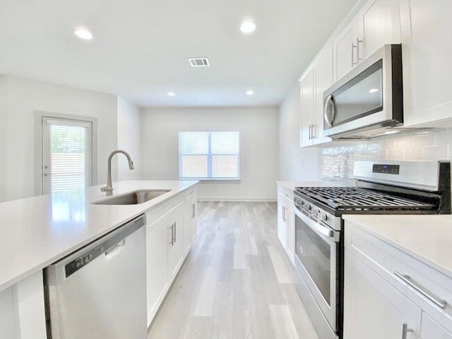 Building Photo - 1005 Winnsboro Lp