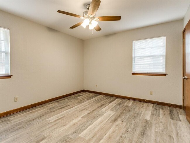 Building Photo - 421 Foreman Ave