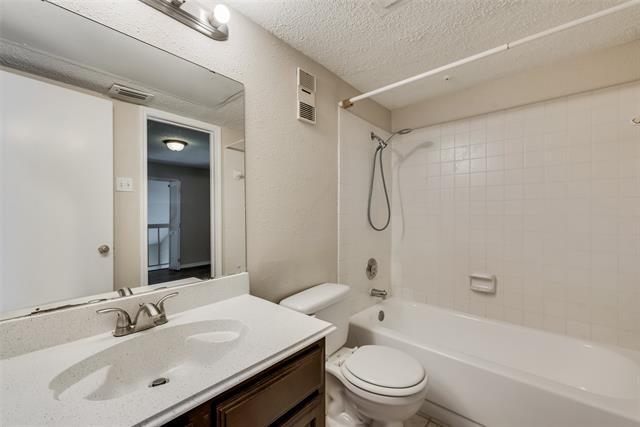 Building Photo - 2642 Encina Dr