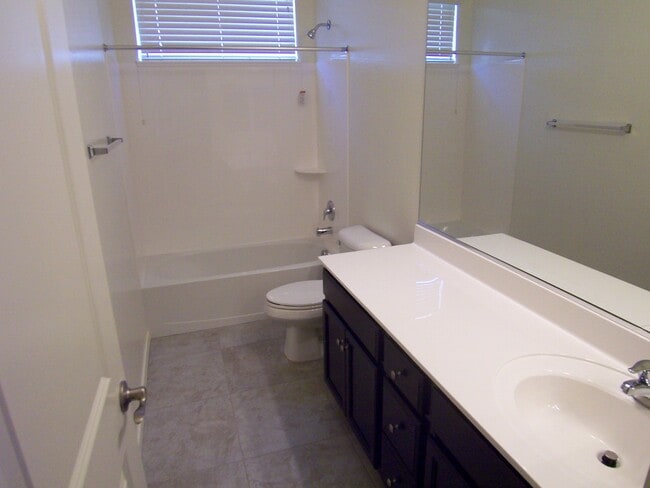 Building Photo - Gilbe Single Story 4 Bedroom