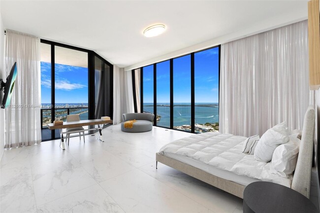 Building Photo - 1000 Biscayne Blvd
