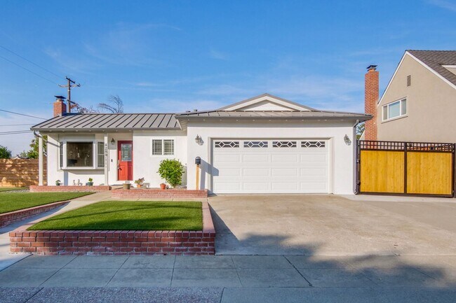 Building Photo - Stylish San Jose Home and Private Yard