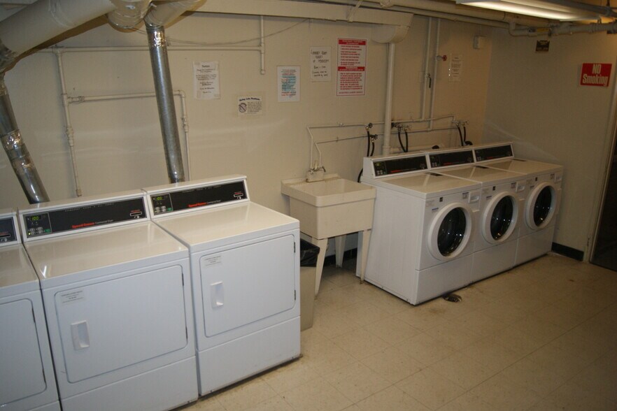 Building Photo - 7514 Spring Lake Dr