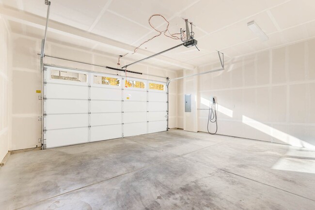 Building Photo - 304 S 48th Ct