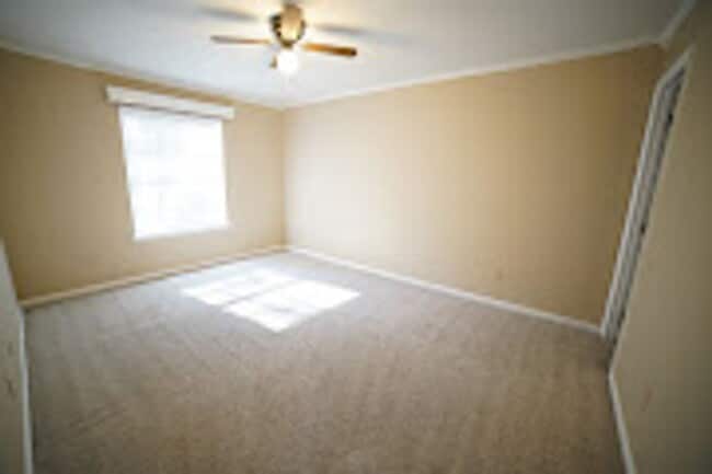 Building Photo - 2/2 with deck in Settlers Creek!