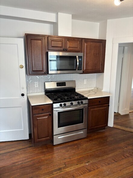 Building Photo - 224 Hyde Park Ave