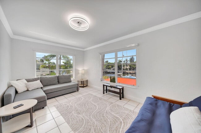 Building Photo - 2724 NE 14th St