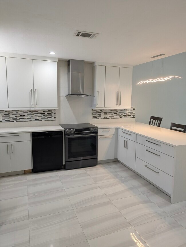 Building Photo - 9780 SW 52nd Rd