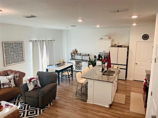 Building Photo - 2149 Treasure Hill St