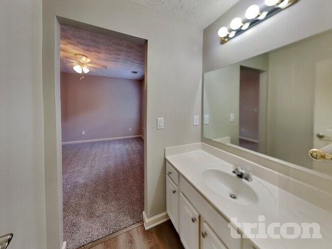 Building Photo - 3433 Palm Cir