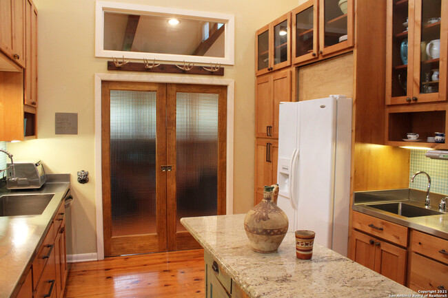 Building Photo - 539 Woodcrest Dr