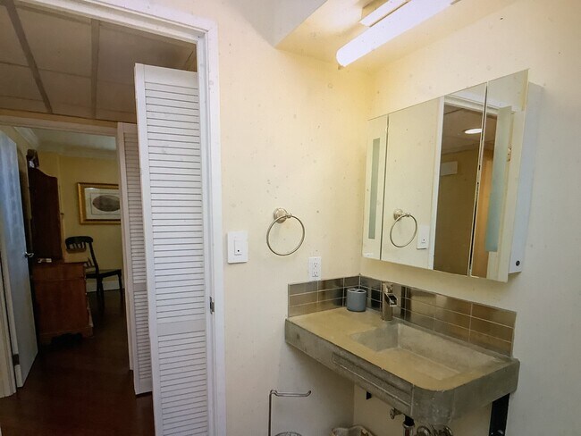 Building Photo - 1131 Stringers Ridge Rd
