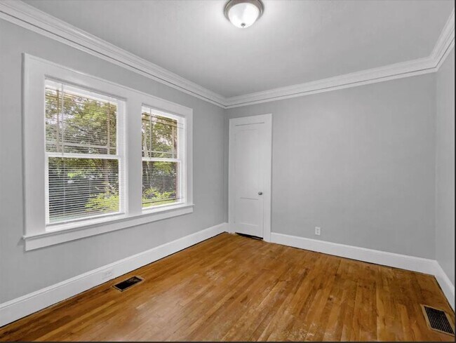Building Photo - 2794 Lake Harbin Rd
