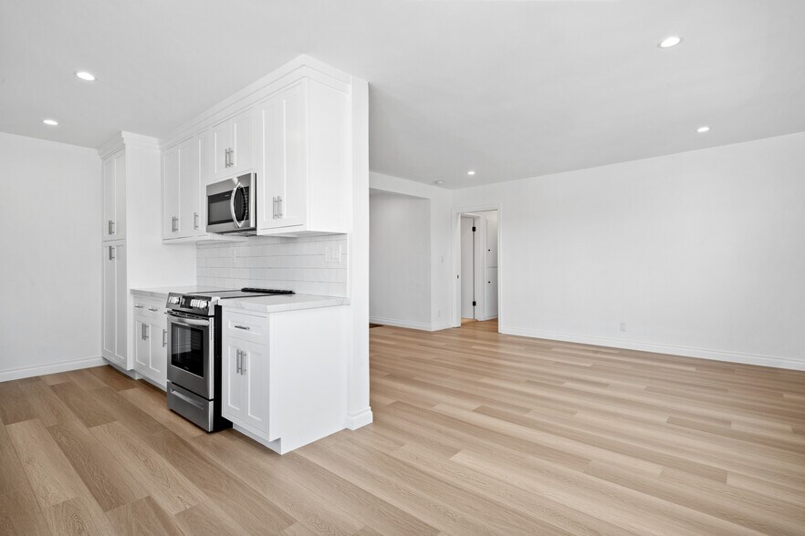 Building Photo - 118 41st St