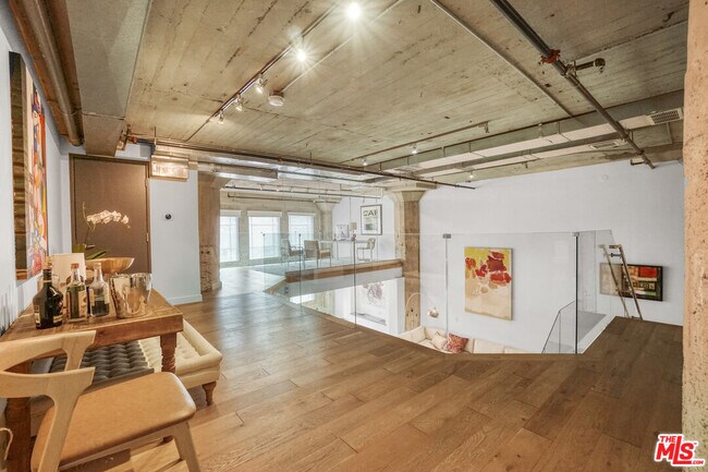 Building Photo - 1855 Industrial St