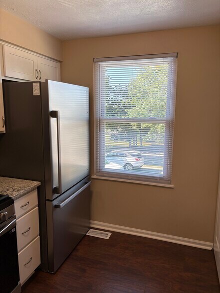 Building Photo - 802 Lexington Dr