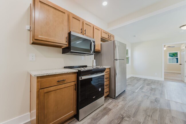 Building Photo - Beautiful Renovated 3 Bedroom and 2 Bathroom Home