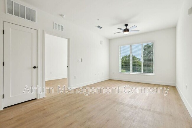 Building Photo - 221 S Bumby Ave