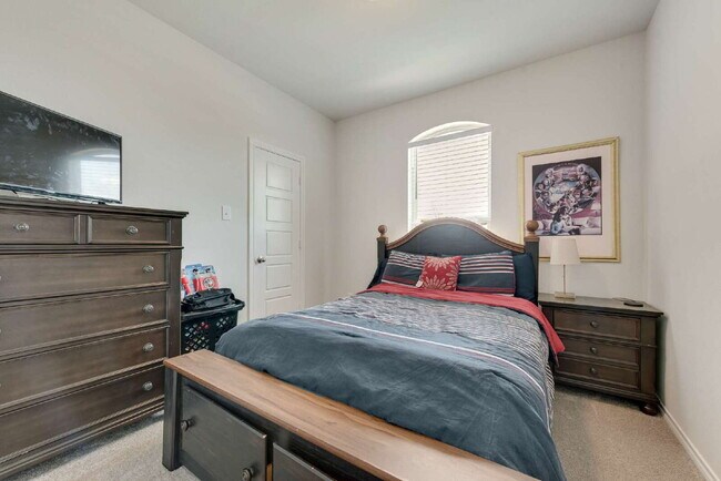 Building Photo - "Upgraded 3-Bed, 2-Bath Ranch Home Conveni...