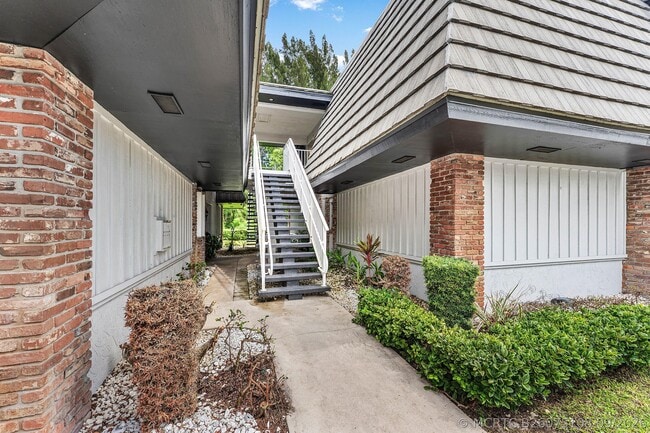 Building Photo - 408 Pine Tree Ct