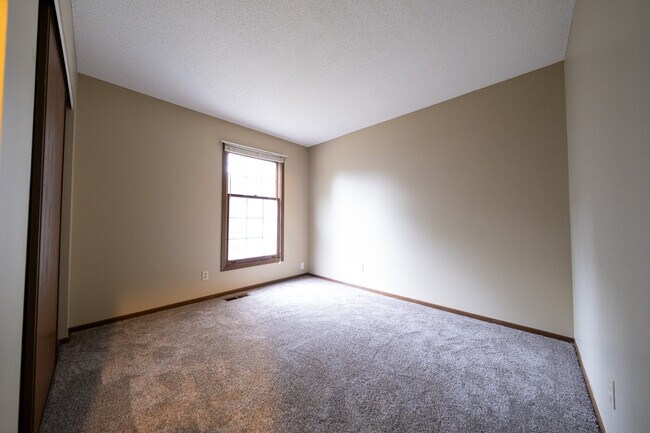 Building Photo - 7451 W 110th St