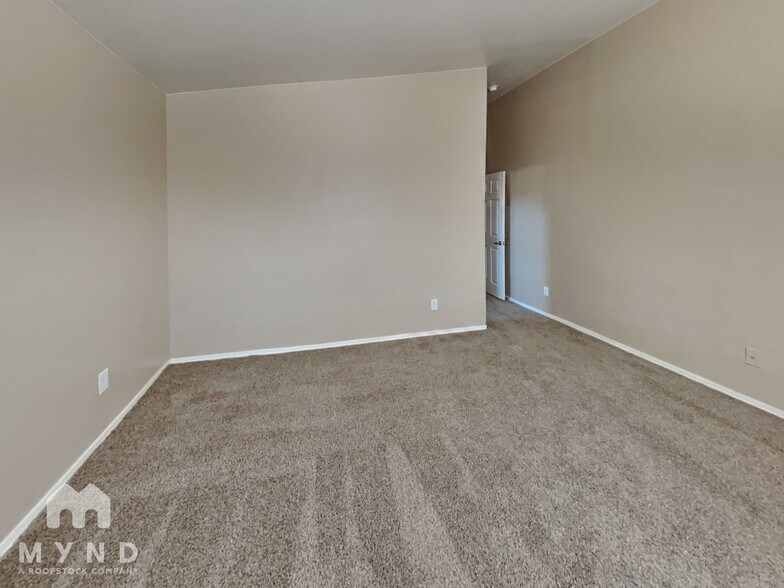 Building Photo - 36590 W San Clemente St