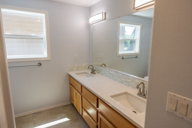 Building Photo - Home for rent in fast growing Ridgefield, ...