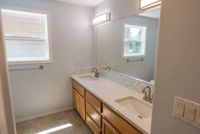 Building Photo - Home for rent in fast growing Ridgefield, WA - 4 bedr + Bonus Room