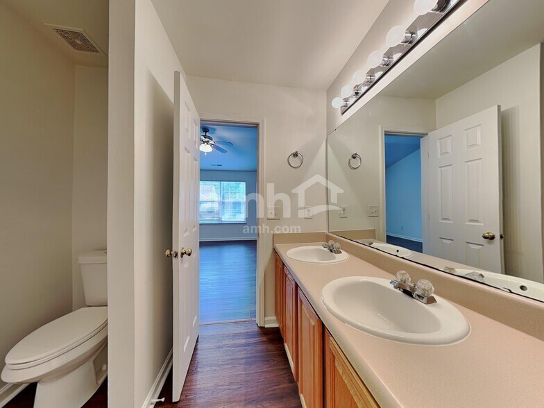 Building Photo - 3913 Tyler Bluff Ln