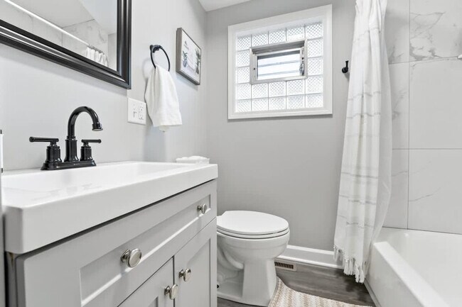 Building Photo - 5840 81st Pl