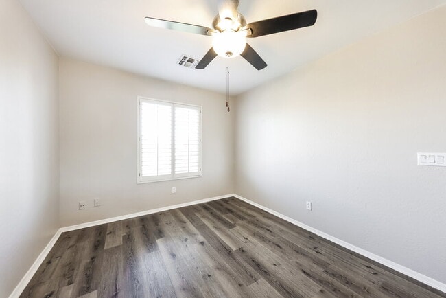 Building Photo - 15122 W Polk St